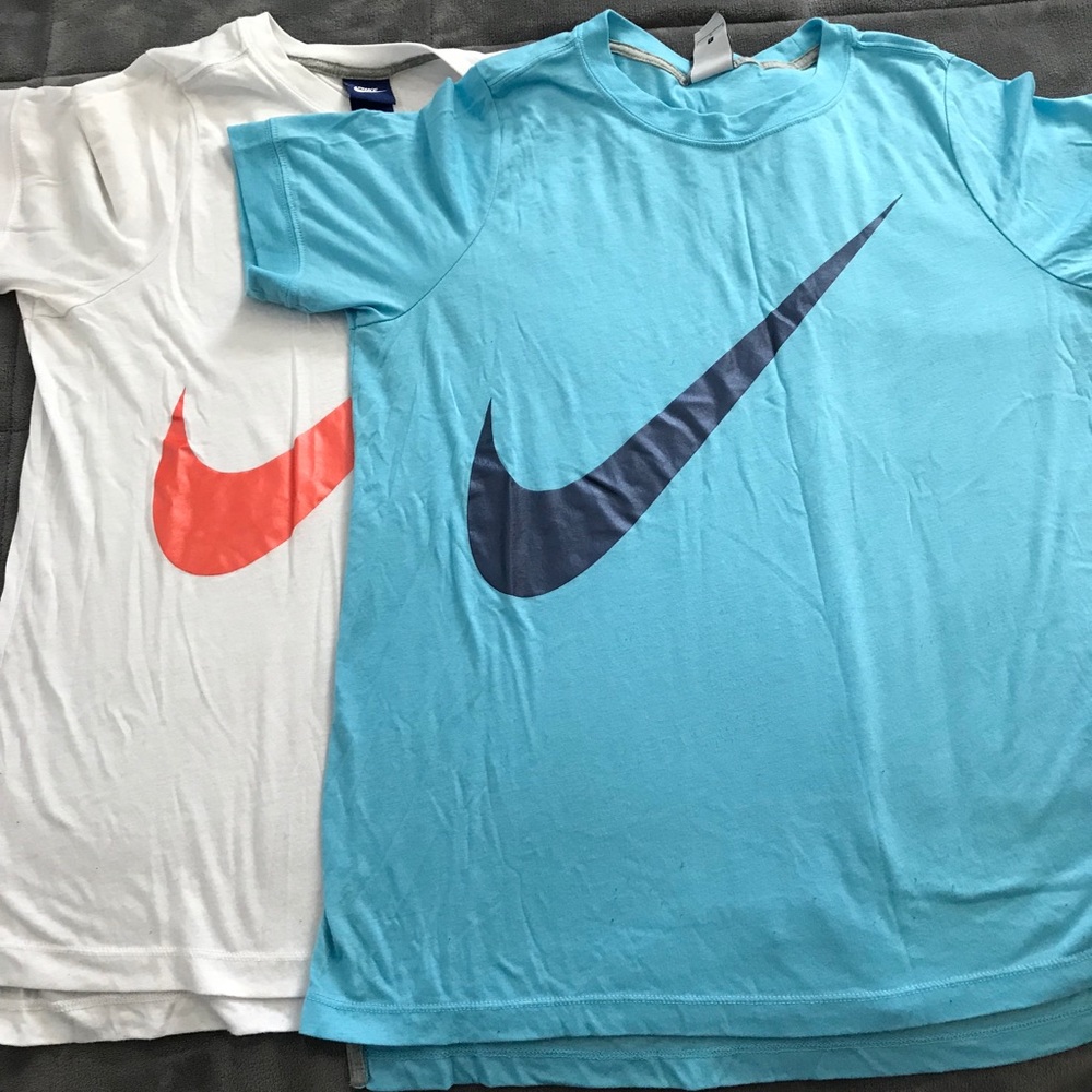 LIKE NEW 2 PACK NIKE WORKOUT TOPS. Size: Large